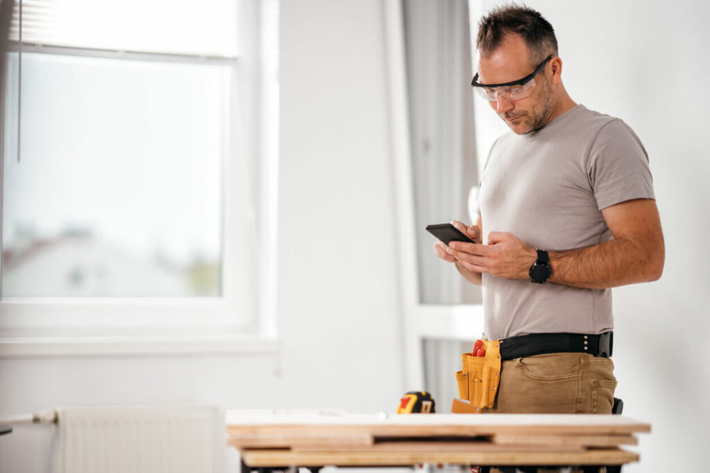 Relancer vos devis travaux où que vous soyez, au bureau comme sur un chantier client.